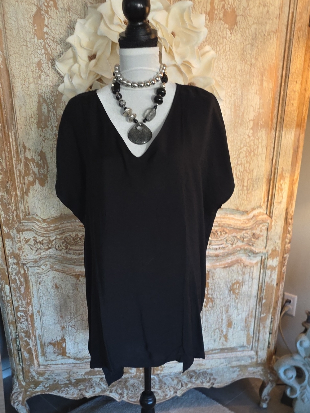 Black V-Neck Relaxed Women's Top - Wynn Layers 1X
